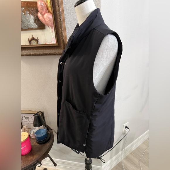 Figs Women's Black Vest - Picture 2 of 7